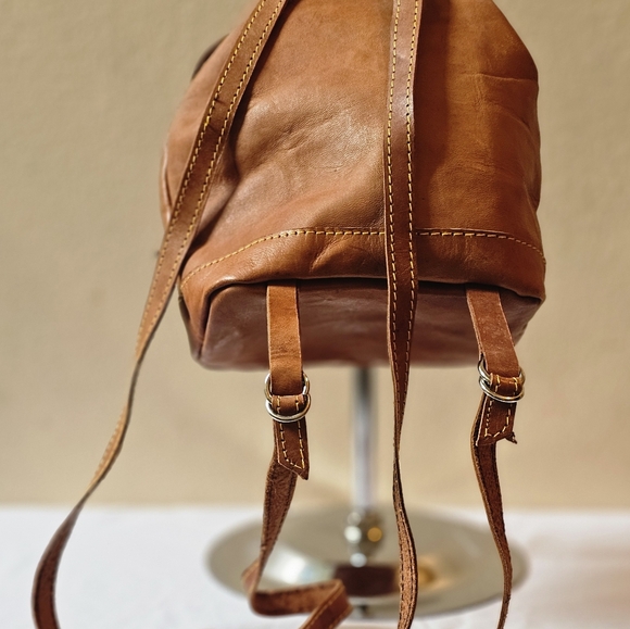 Vintage GENUINE leather backpack - Picture 5 of 12